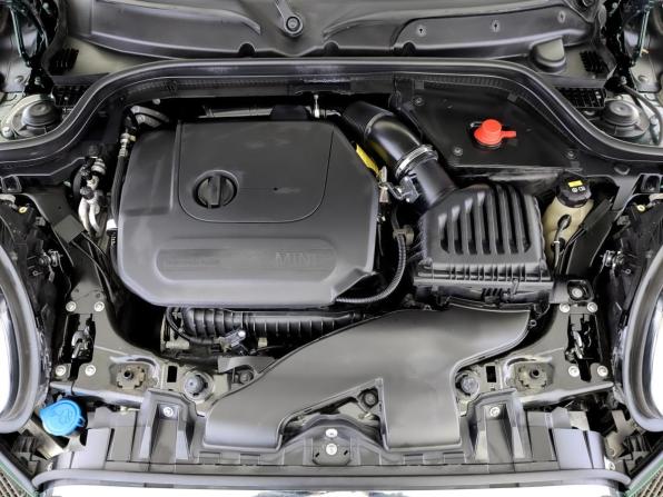 Mini Hatch III (F55/F56) Рестайлинг с пробегом 2018 года, цена 1 715 000 рублей, 81512 км, хэтчбек, Автокод Объявления