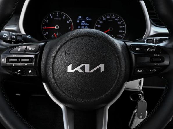 Kia Rio IV Рестайлинг с пробегом 2021 года, цена 1 539 600 рублей, 73330 км, седан, Автокод Объявления