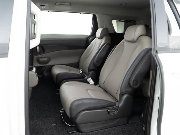 Kia Carnival IV Рестайлинг с пробегом 2025 года, цена 5 998 999 рублей, 12425 км, минивэн, Автокод Объявления