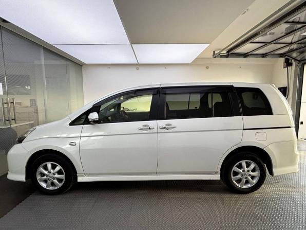 Toyota ISis I Рестайлинг с пробегом 2016 года, цена 1 630 000 рублей, 145800 км, компактвэн, Автокод Объявления