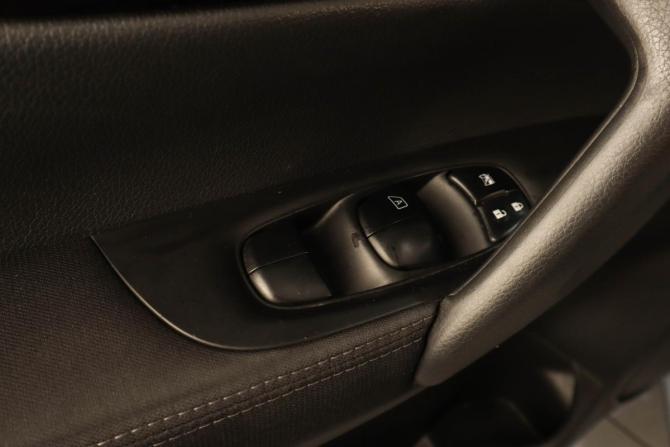 Nissan Qashqai II с пробегом 2018 года, цена 1 879 000 рублей, 74411 км, внедорожник, Автокод Объявления