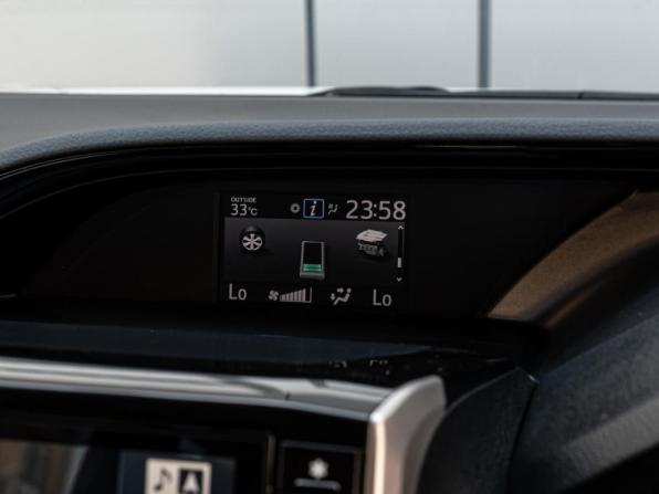 Toyota Esquire I с пробегом 2015 года, цена 2 240 000 рублей, 145707 км, минивэн, Автокод Объявления