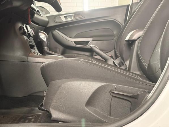 Ford Fiesta Mk6 Рестайлинг с пробегом 2018 года, цена 1 099 000 рублей, 49280 км, хэтчбек, Автокод Объявления