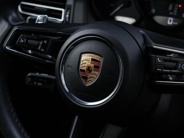 Porsche Macan I Рестайлинг 2 с пробегом 2022 года, цена 6 650 000 рублей, 81202 км, внедорожник, Автокод Объявления