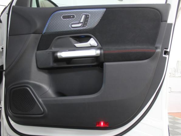 Новый Mercedes-Benz GLB I (X247) Рестайлинг 2024 года, цена 5 850 000 рублей, внедорожник, Автокод Объявления