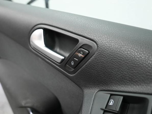 Volkswagen Tiguan I Рестайлинг с пробегом 2015 года, цена 1 599 900 рублей, 159348 км, внедорожник, Автокод Объявления