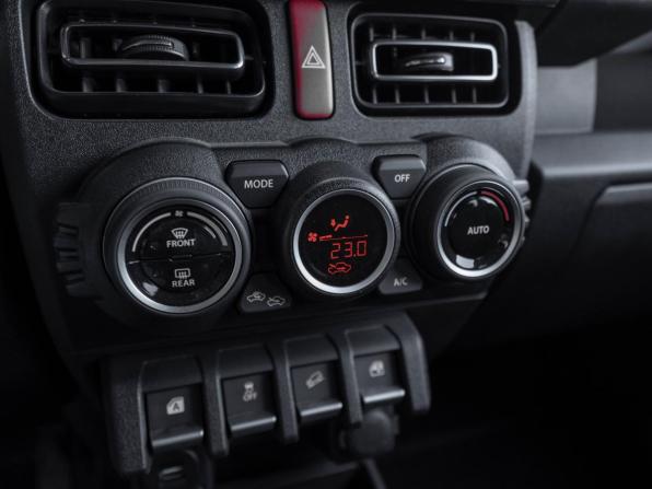 Suzuki Jimny IV с пробегом 2025 года, цена 3 950 000 рублей, 12 км, внедорожник, Автокод Объявления