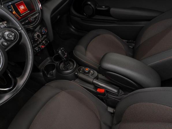 Mini Hatch III (F55/F56) с пробегом 2018 года, цена 1 950 000 рублей, 83694 км, хэтчбек, Автокод Объявления