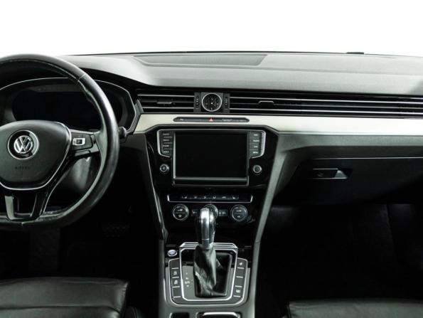 Volkswagen Passat B8 с пробегом 2017 года, цена 1 849 700 рублей, 181674 км, седан, Автокод Объявления