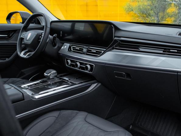 Hongqi HS5 I Рестайлинг с пробегом 2023 года, цена 3 190 000 рублей, 17872 км, внедорожник, Автокод Объявления