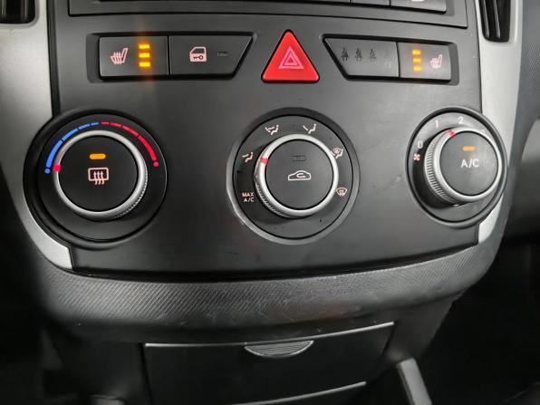 Kia Ceed I Рестайлинг с пробегом 2012 года, цена 699 000 рублей, 185472 км, универсал, Автокод Объявления