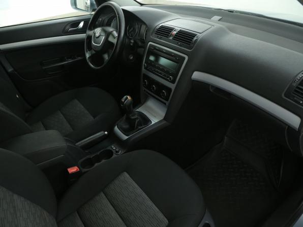 Skoda Octavia II (A5) Рестайлинг с пробегом 2010 года, цена 652 000 рублей, 211000 км, лифтбек, Автокод Объявления