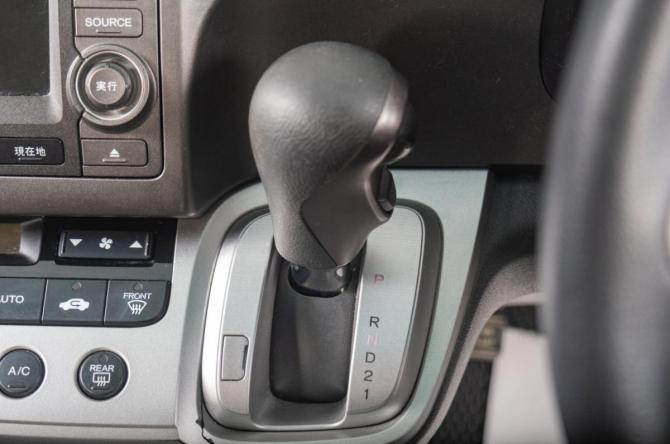 Honda Stream II Рестайлинг с пробегом 2012 года, цена 1 279 000 рублей, 159000 км, компактвэн, Автокод Объявления