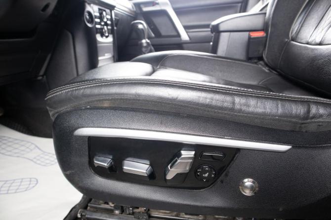 Toyota Land Cruiser Prado 150 Series Рестайлинг 2 с пробегом 2018 года, цена 3 849 000 рублей, 301378 км, внедорожник, Автокод Объявления