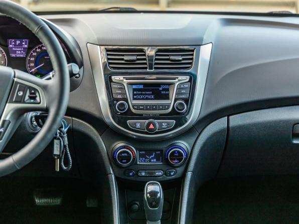 Hyundai Solaris I Рестайлинг с пробегом 2015 года, цена 1 048 000 рублей, 147300 км, седан, Автокод Объявления