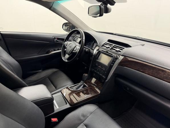 Toyota Camry VII (XV50) Рестайлинг с пробегом 2015 года, цена 2 330 000 рублей, 111766 км, седан, Автокод Объявления