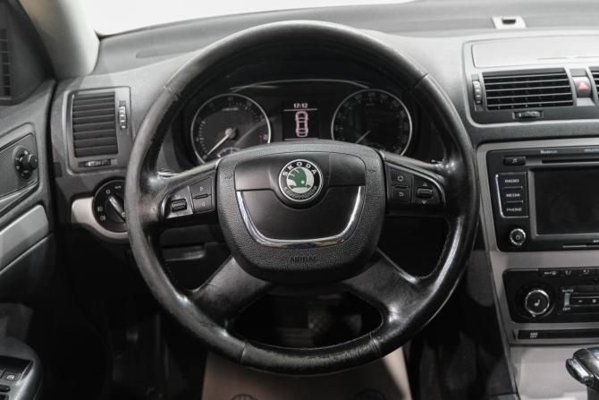 Skoda Octavia II (A5) Рестайлинг с пробегом 2013 года, цена 919 000 рублей, 255000 км, лифтбек, Автокод Объявления
