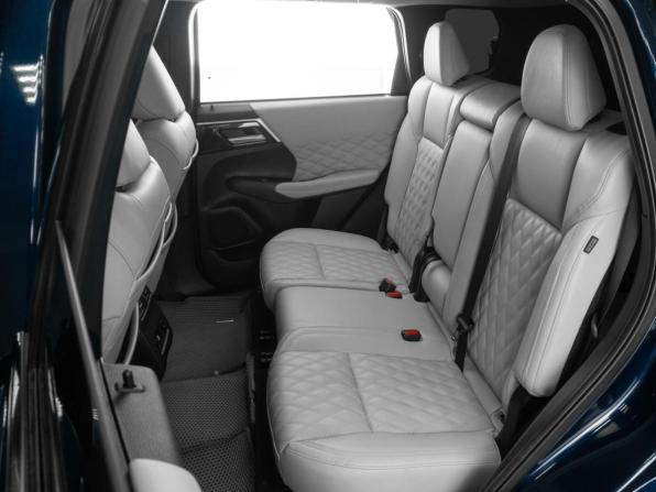 Mitsubishi Outlander IV с пробегом 2022 года, цена 4 812 000 рублей, 52528 км, внедорожник, Автокод Объявления