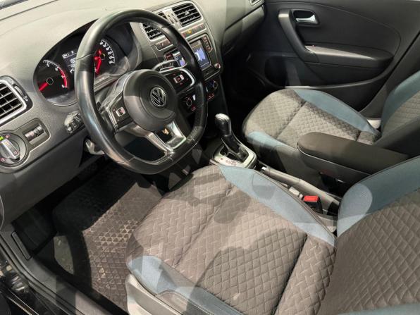 Volkswagen Polo V Рестайлинг с пробегом 2019 года, цена 1 385 000 рублей, 138000 км, седан, Автокод Объявления