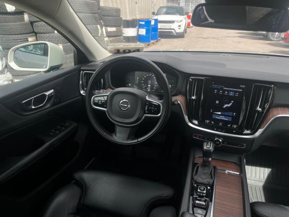 Volvo V60 Cross Country II с пробегом 2019 года, цена 3 999 000 рублей, 62000 км, универсал, Автокод Объявления