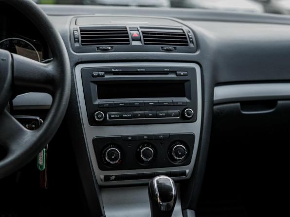 Skoda Octavia II (A5) Рестайлинг с пробегом 2012 года, цена 749 000 рублей, 156517 км, лифтбек, Автокод Объявления