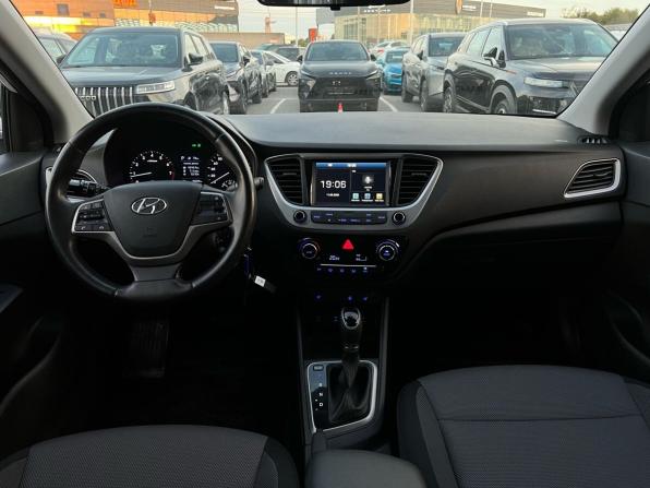 Hyundai Solaris II с пробегом 2017 года, цена 1 449 000 рублей, 96029 км, седан, Автокод Объявления
