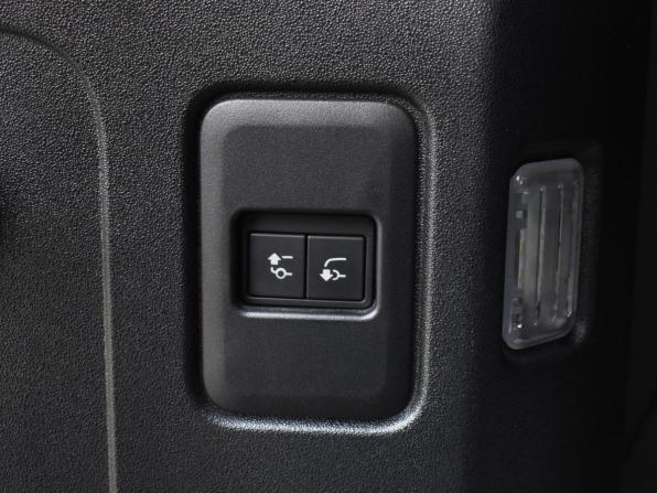 Land Rover Defender II с пробегом 2022 года, цена 5 815 000 рублей, 38943 км, внедорожник, Автокод Объявления
