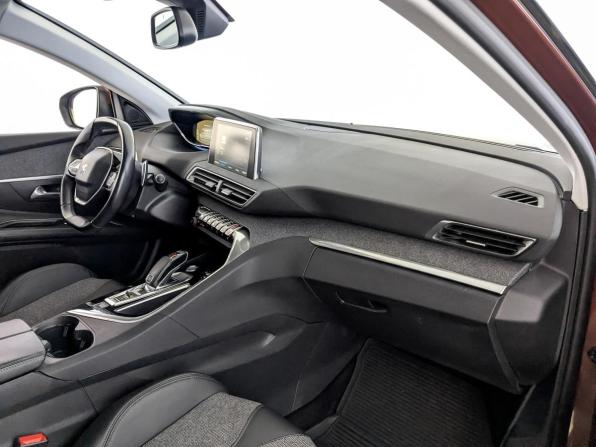 Peugeot 3008 II с пробегом 2017 года, цена 1 650 000 рублей, 100354 км, внедорожник, Автокод Объявления