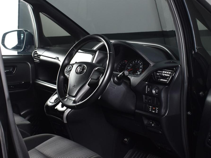 Toyota Voxy III (R80) Рестайлинг Кемерово  - изображение 6