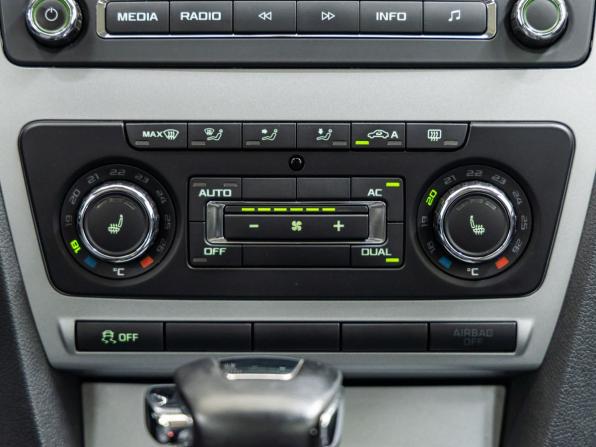 Skoda Octavia II (A5) Рестайлинг с пробегом 2012 года, цена 1 048 000 рублей, 179665 км, лифтбек, Автокод Объявления