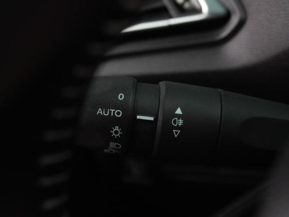 Peugeot 308 II Рестайлинг с пробегом 2018 года, цена 1 199 000 рублей, 185705 км, универсал, Автокод Объявления