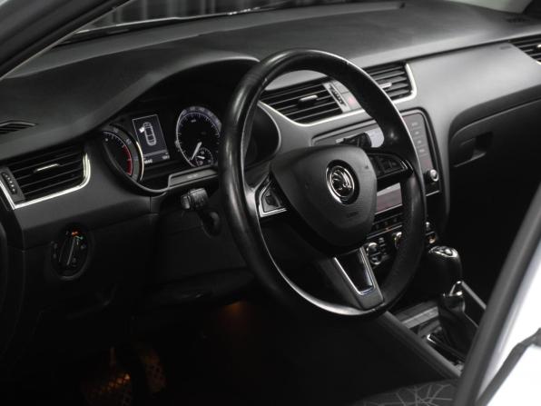 Skoda Octavia III (A7) Рестайлинг с пробегом 2019 года, цена 1 929 000 рублей, 88442 км, лифтбек, Автокод Объявления