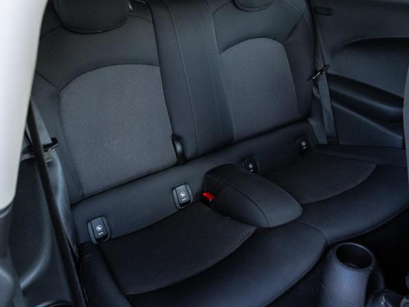 Mini Hatch III (F55/F56) с пробегом 2018 года, цена 1 975 000 рублей, 60350 км, хэтчбек, Автокод Объявления