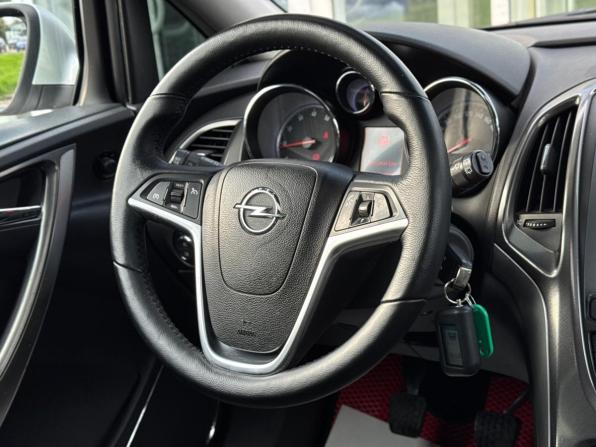 Opel Astra J с пробегом 2011 года, цена 690 000 рублей, 237365 км, хэтчбек, Автокод Объявления