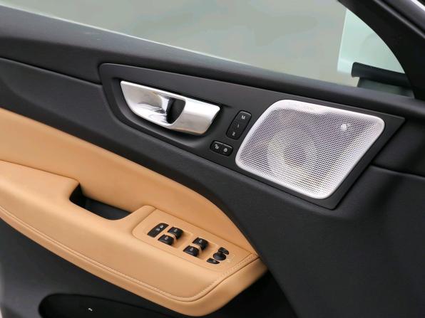 Volvo XC60 II Рестайлинг с пробегом 2024 года, цена 6 630 000 рублей, 30990 км, внедорожник, Автокод Объявления