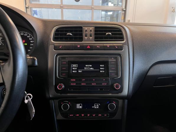 Volkswagen Polo V Рестайлинг с пробегом 2019 года, цена 1 230 000 рублей, 79245 км, седан, Автокод Объявления