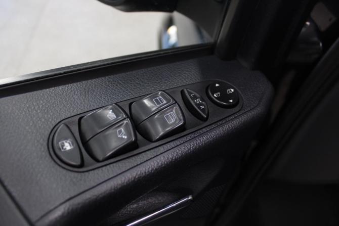 Mercedes-Benz Viano I (W639) Рестайлинг с пробегом 2013 года, цена 2 583 000 рублей, 250000 км, минивэн, Автокод Объявления