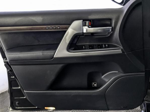 Toyota Land Cruiser 200 Series Рестайлинг 2 с пробегом 2016 года, цена 5 799 000 рублей, 107558 км, внедорожник, Автокод Объявления