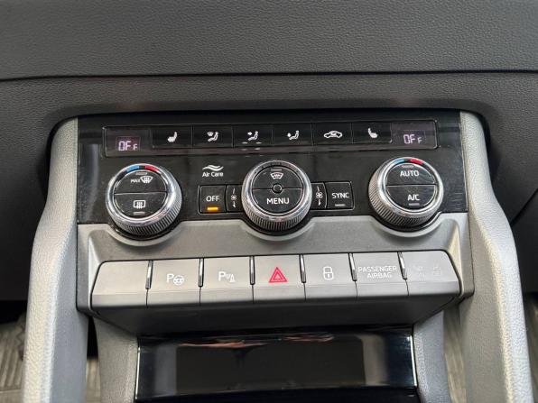 Skoda Karoq I с пробегом 2021 года, цена 2 595 000 рублей, 81000 км, внедорожник, Автокод Объявления