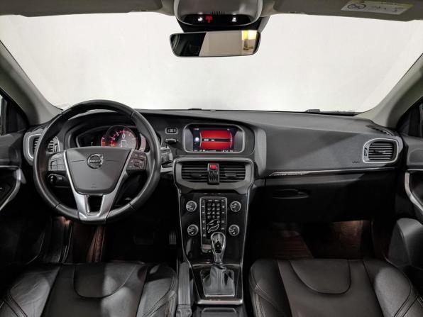 Volvo V40 II Рестайлинг с пробегом 2019 года, цена 2 390 000 рублей, 65640 км, хэтчбек, Автокод Объявления
