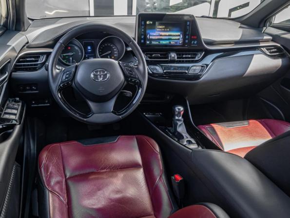 Toyota C-HR I с пробегом 2019 года, цена 2 400 000 рублей, 117932 км, внедорожник, Автокод Объявления