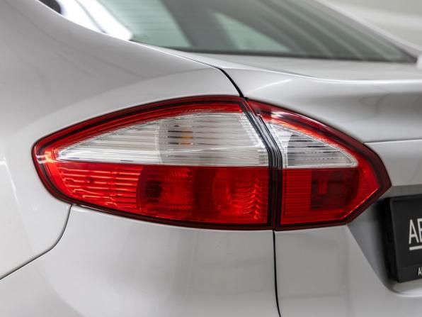 Ford Fiesta Mk6 Рестайлинг с пробегом 2015 года, цена 1 034 000 рублей, 46810 км, седан, Автокод Объявления