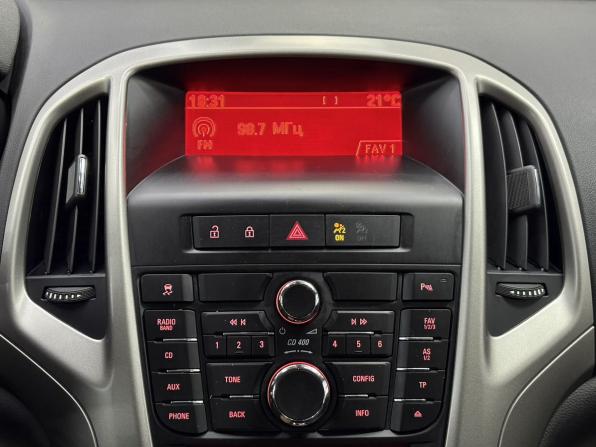 Opel Astra J Рестайлинг с пробегом 2012 года, цена 1 345 000 рублей, 28483 км, хэтчбек, Автокод Объявления