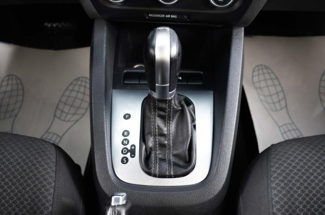 Volkswagen Jetta VI с пробегом 2014 года, цена 919 000 рублей, 240215 км, седан, Автокод Объявления