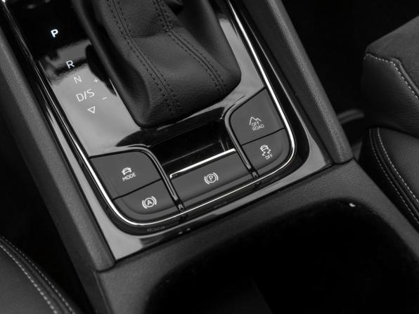 Skoda Karoq I с пробегом 2021 года, цена 2 795 000 рублей, 89421 км, внедорожник, Автокод Объявления
