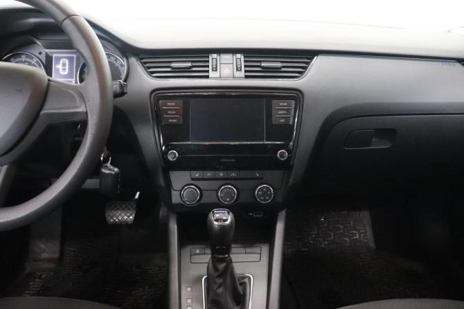 Skoda Octavia III (A7) Рестайлинг с пробегом 2018 года, цена 1 754 000 рублей, 45850 км, лифтбек, Автокод Объявления