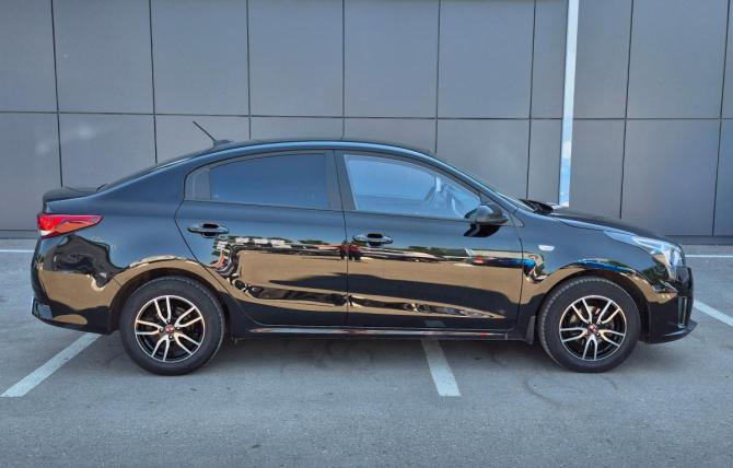 Kia Rio IV Рестайлинг с пробегом 2022 года, цена 1 579 000 рублей, 76000 км, седан, Автокод Объявления