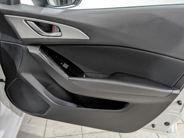Mazda 3 III (BM) Рестайлинг с пробегом 2016 года, цена 1 795 000 рублей, 23310 км, седан, Автокод Объявления
