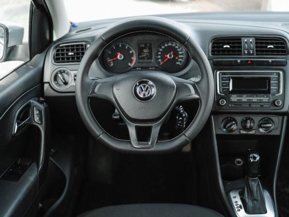 Volkswagen Polo V Рестайлинг с пробегом 2019 года, цена 1 029 000 рублей, 121825 км, седан, Автокод Объявления