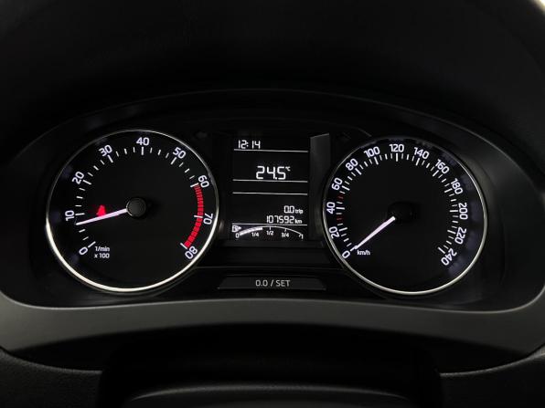 Skoda Rapid I с пробегом 2016 года, цена 1 040 000 рублей, 107568 км, лифтбек, Автокод Объявления